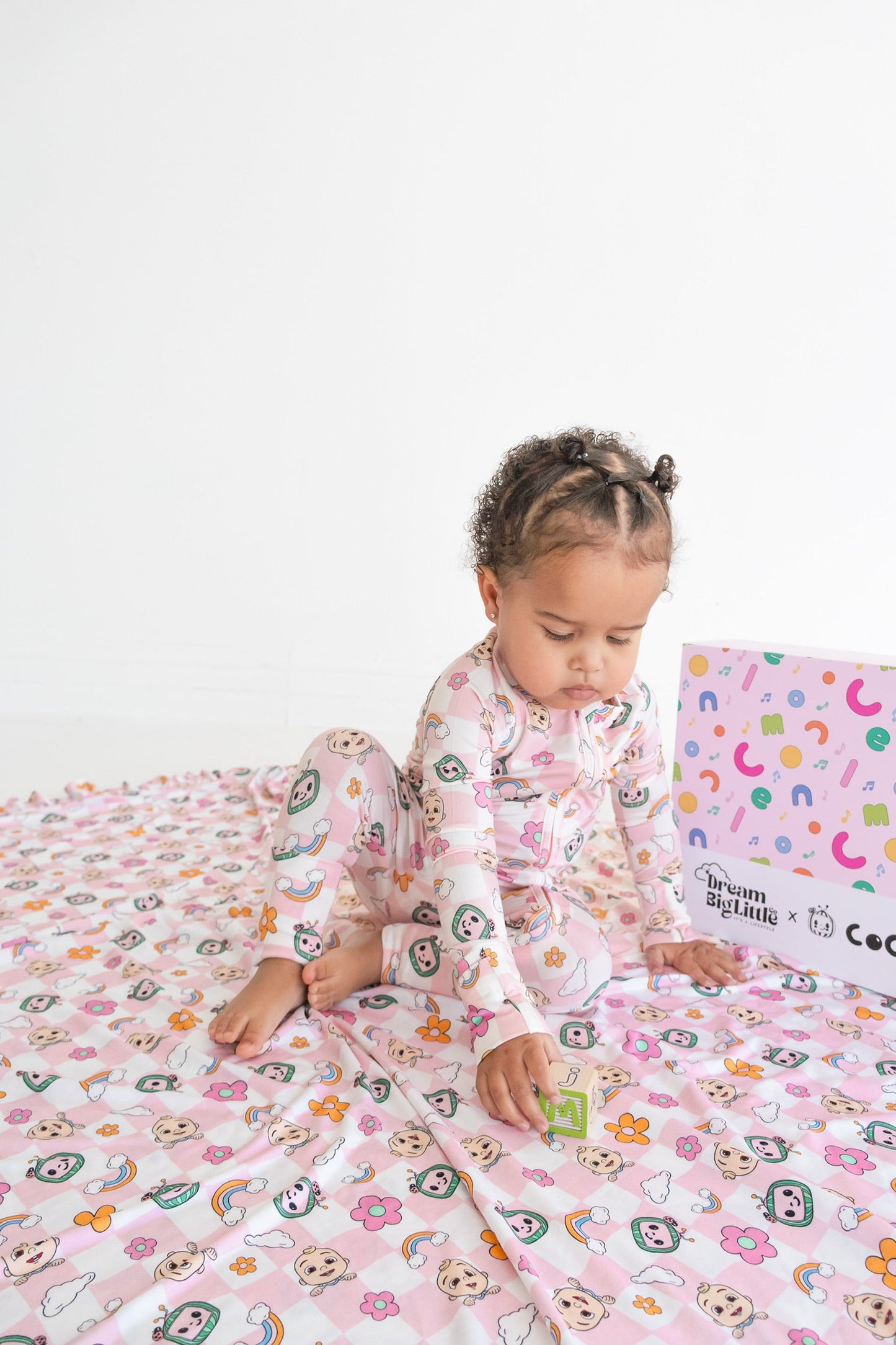 Exclusive CoComelon Gift Box