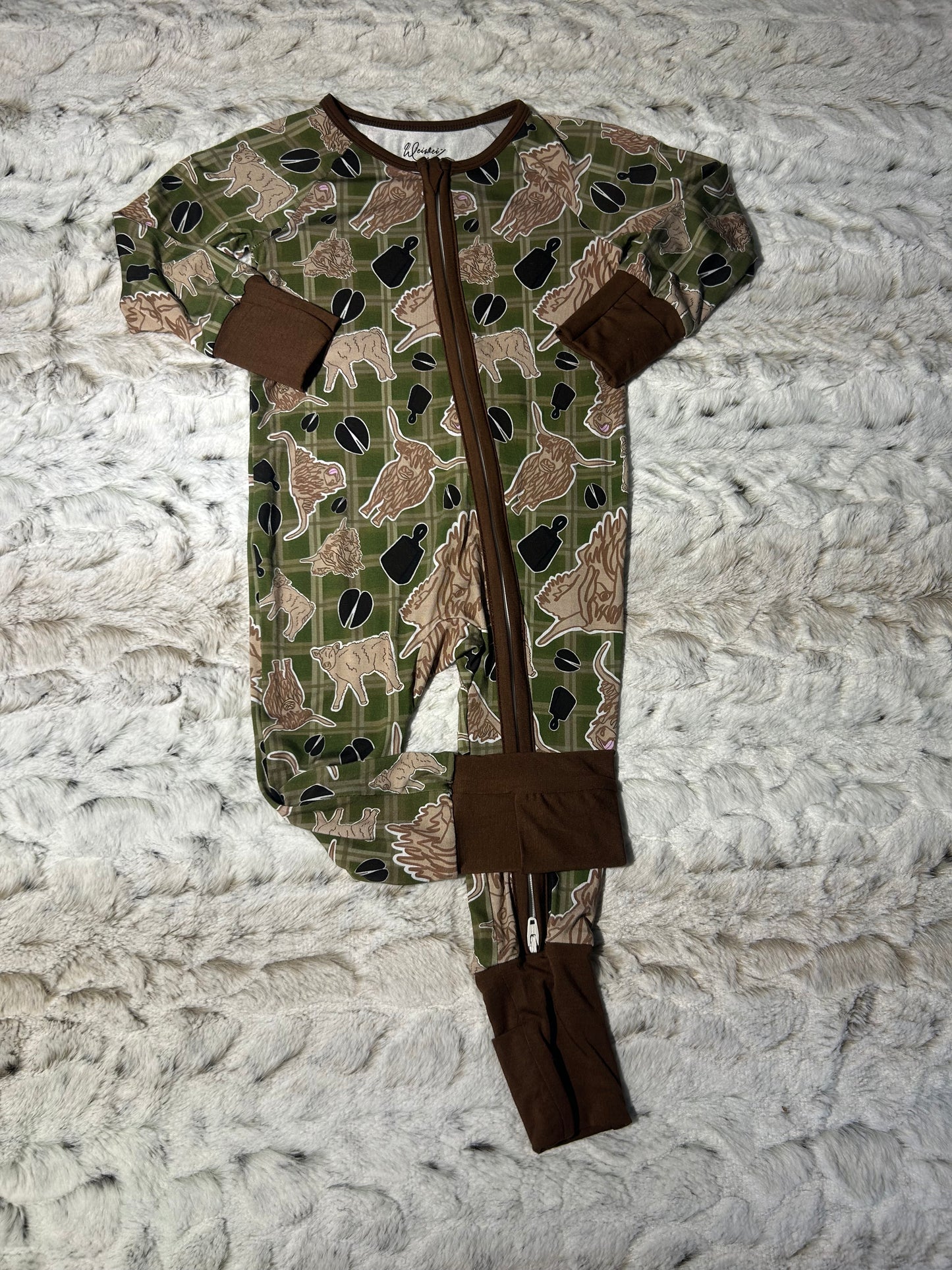 Highland cow bamboo zippy